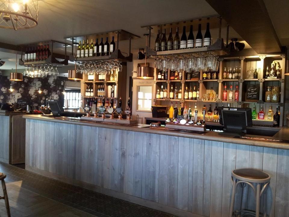 Tafarn Y Rhos Hotell Llangefni Exteriör bild