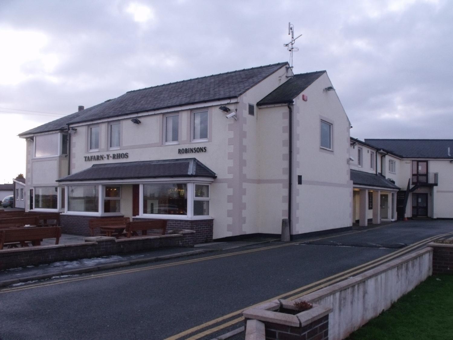 Tafarn Y Rhos Hotell Llangefni Exteriör bild